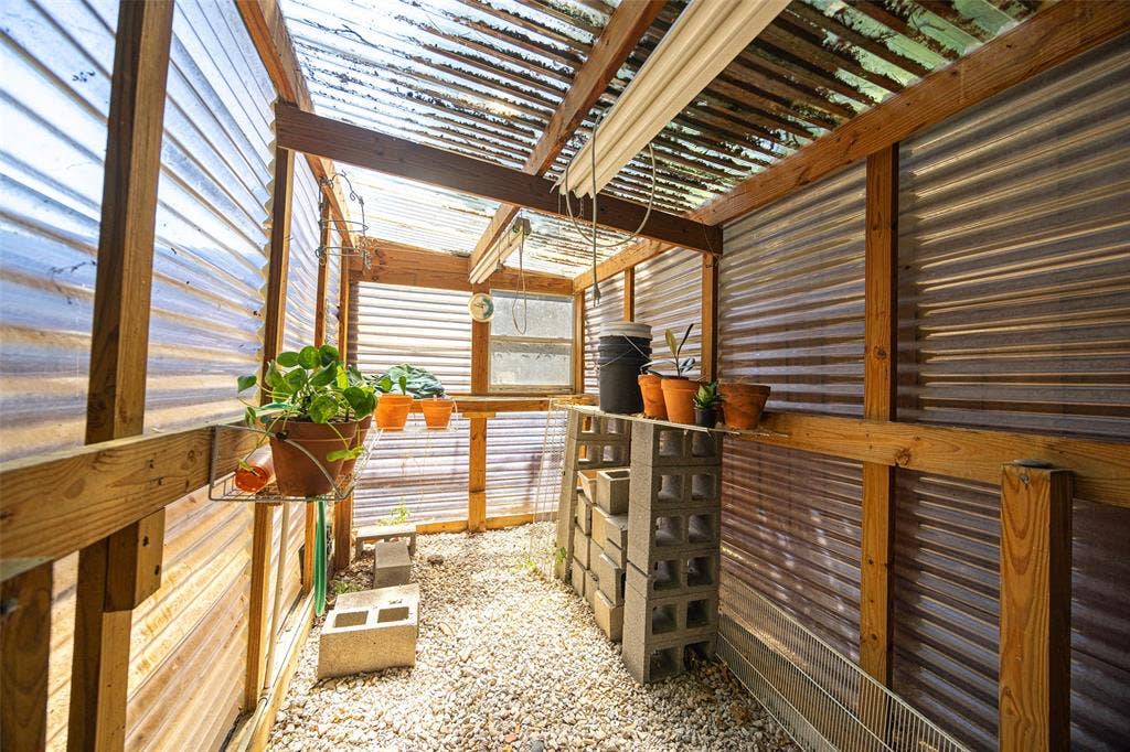 832 N Winnetka Avenue, Dallas, TX 75208 832 N Winnetka Avenue, Dallas, TX 75208