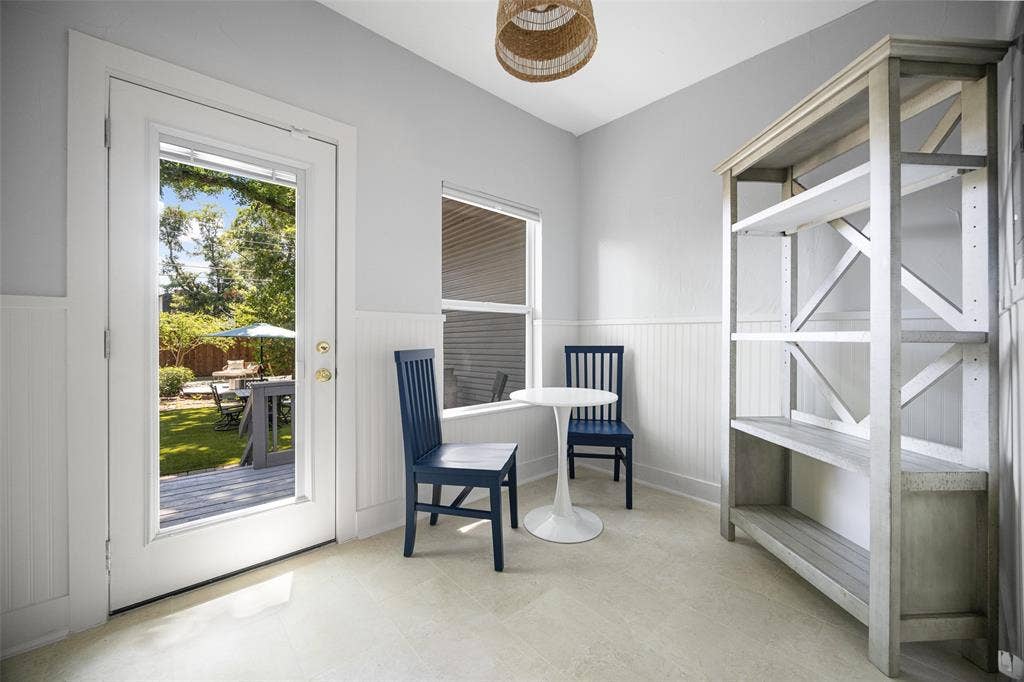 832 N Winnetka Avenue, Dallas, TX 75208 832 N Winnetka Avenue, Dallas, TX 75208