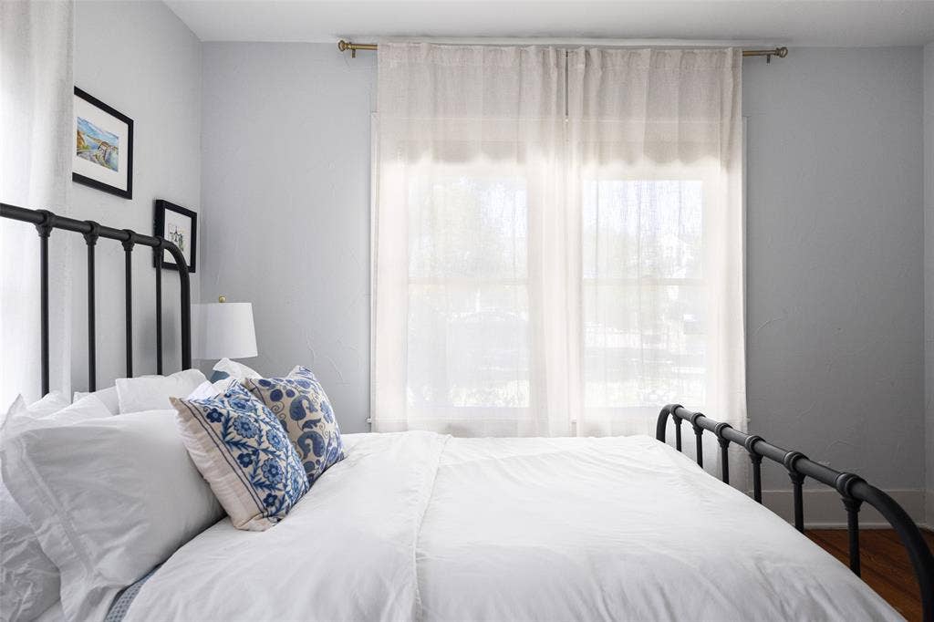 832 N Winnetka Avenue, Dallas, TX 75208 832 N Winnetka Avenue, Dallas, TX 75208