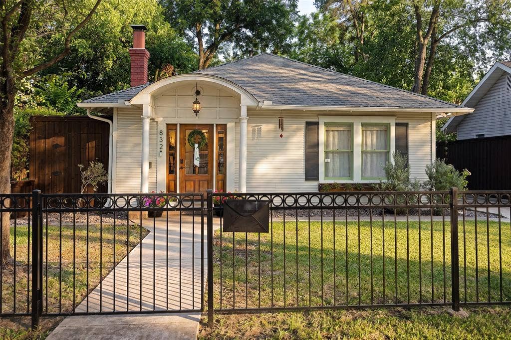 832 N Winnetka Avenue, Dallas, TX 75208 832 N Winnetka Avenue, Dallas, TX 75208