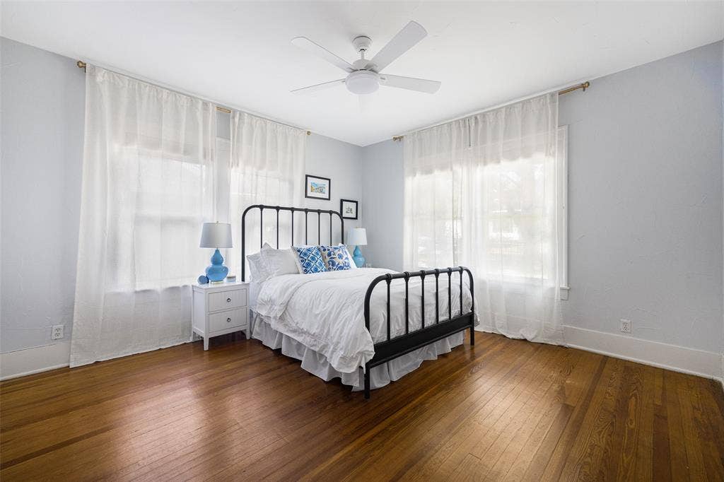 832 N Winnetka Avenue, Dallas, TX 75208 832 N Winnetka Avenue, Dallas, TX 75208