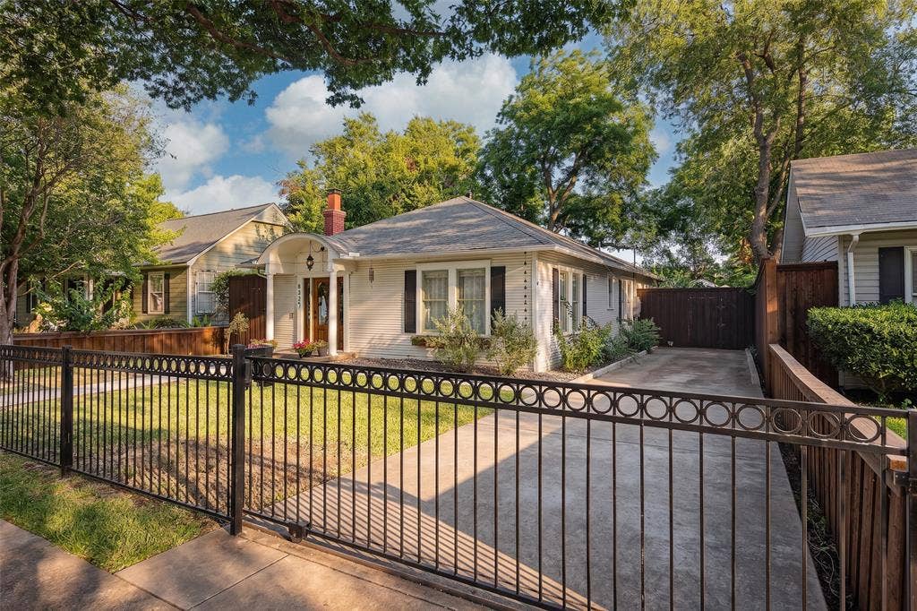 832 N Winnetka Avenue, Dallas, TX 75208 832 N Winnetka Avenue, Dallas, TX 75208
