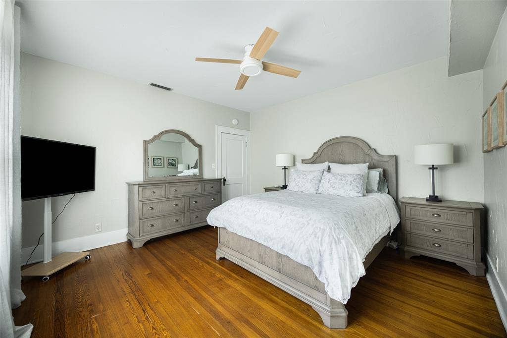 832 N Winnetka Avenue, Dallas, TX 75208 832 N Winnetka Avenue, Dallas, TX 75208