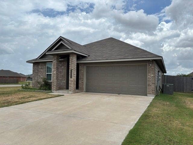 4053 Centerfire Road, Waco, TX 76705 Two car garage with nice size driveway