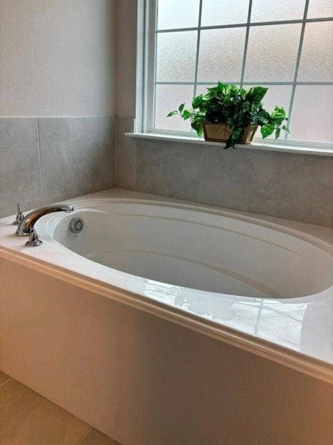 4053 Centerfire Road, Waco, TX 76705 Garden tub