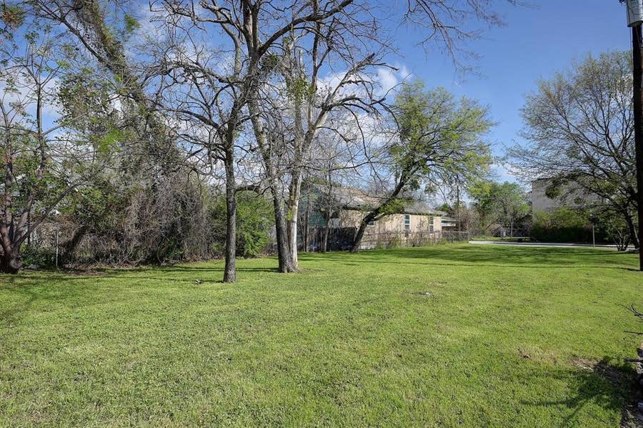Property photo for 1525 Nomas Street, Dallas, TX