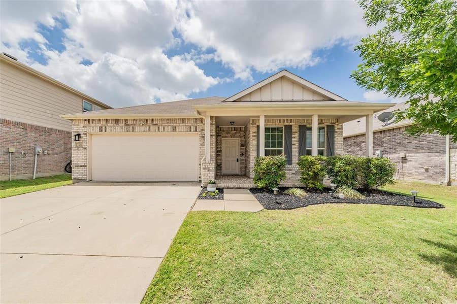 Property photo for 2404 Bermont Red Lane, Fort Worth, TX