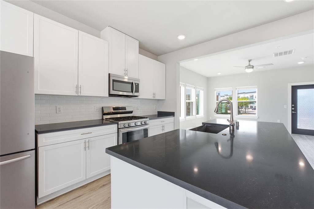 3369 Wynwood Drive, Plano, TX 75074 3369 Wynwood Drive, Plano, TX 75074
