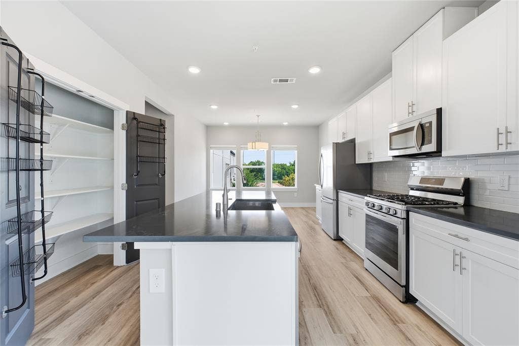 3369 Wynwood Drive, Plano, TX 75074 3369 Wynwood Drive, Plano, TX 75074