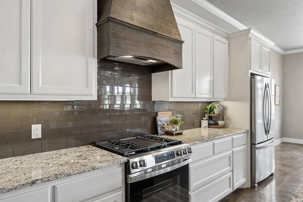 12961 County Road 574, Farmersville, TX 75442 New gas range with high efficiency exhaust fan