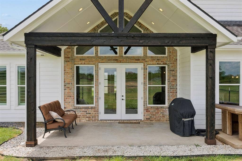 12961 County Road 574, Farmersville, TX 75442 Covered patio