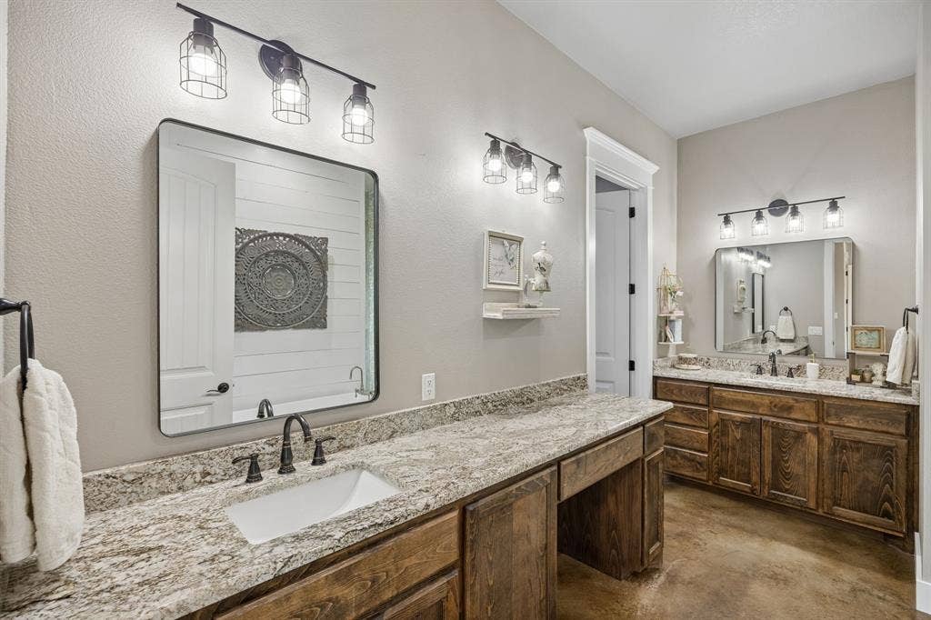 12961 County Road 574, Farmersville, TX 75442 Separate vanities and plenty of room to get ready on those busy mornings.