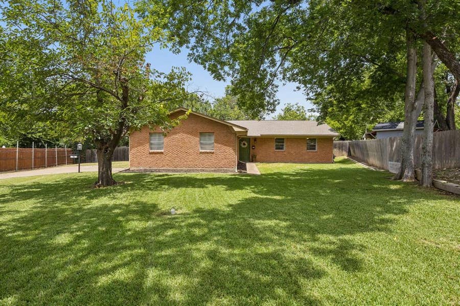 Property photo for 1034 8th Street, Grand Prairie, TX