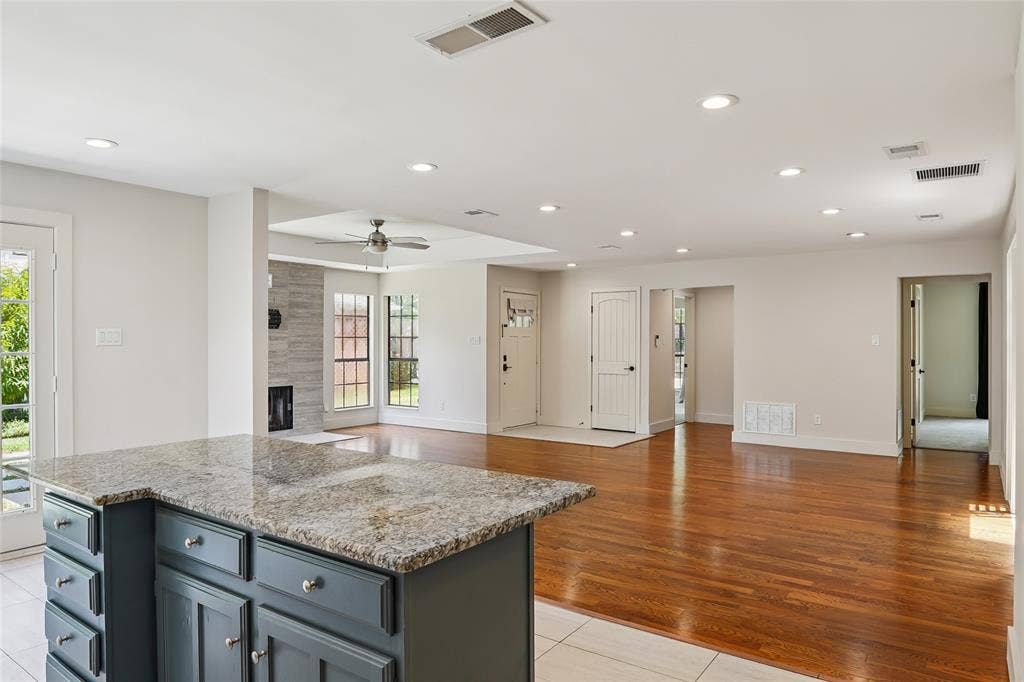 14815 Surveyor Boulevard, Addison, TX 75001 14815 Surveyor Boulevard, Addison, TX 75001