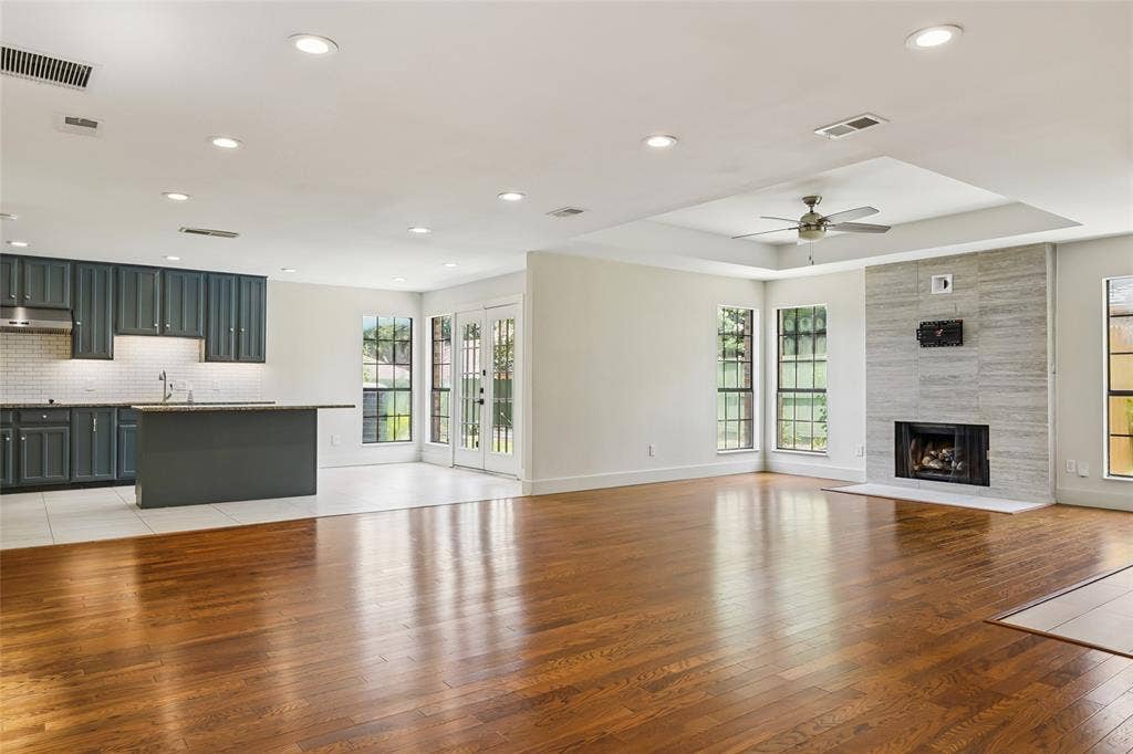 14815 Surveyor Boulevard, Addison, TX 75001 14815 Surveyor Boulevard, Addison, TX 75001
