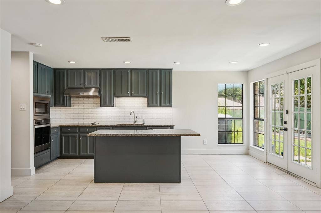 14815 Surveyor Boulevard, Addison, TX 75001 14815 Surveyor Boulevard, Addison, TX 75001