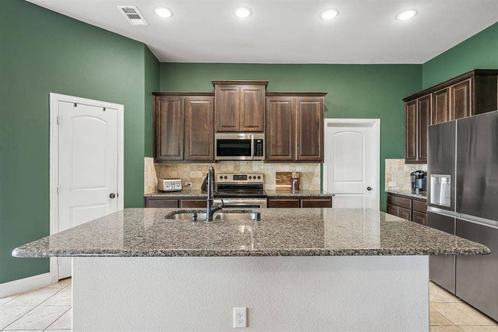 127 Hillcrest Way, Crandall, TX 75114