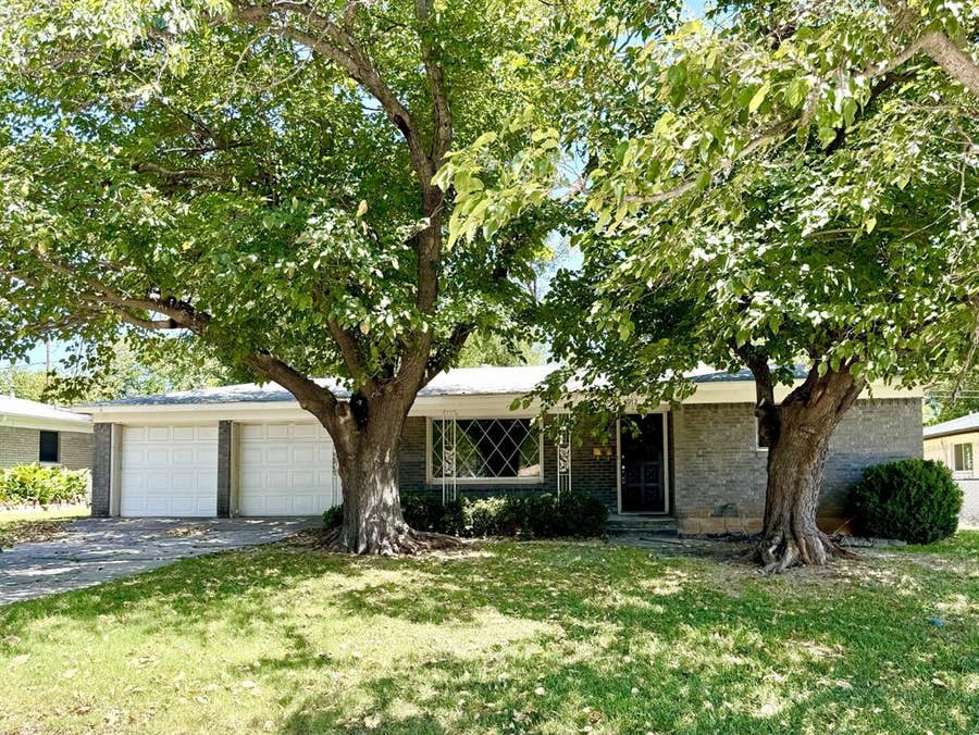 Property photo for 3912 Shawnee Trail, Lake Worth, TX