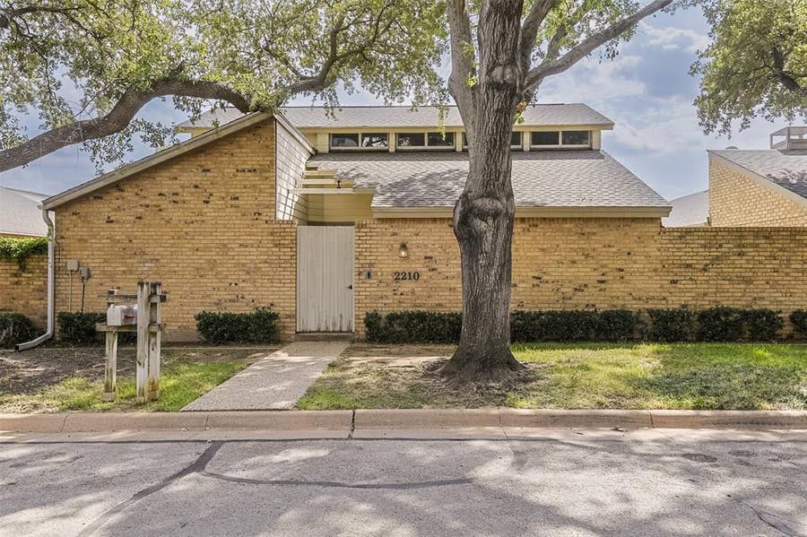 Property photo for 2210 Winter Sunday Way, Arlington, TX