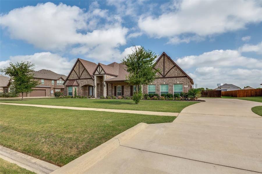 Property photo for 217 Castle Creek Drive, Red Oak, TX