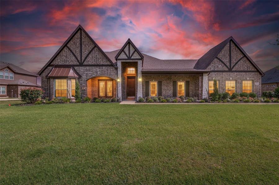 Property photo for 217 Castle Creek Drive, Red Oak, TX