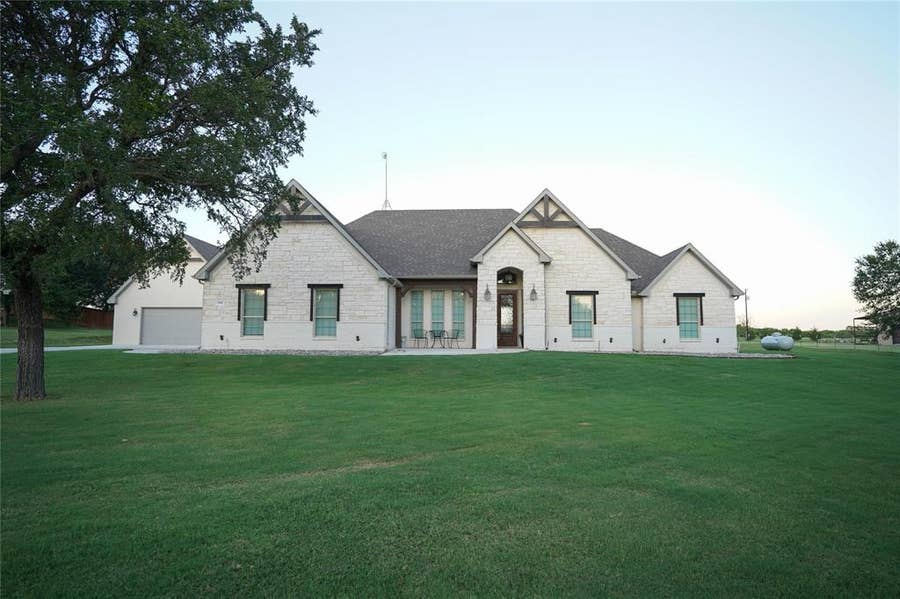 Property photo for 1945 County Road 1111, Decatur, TX
