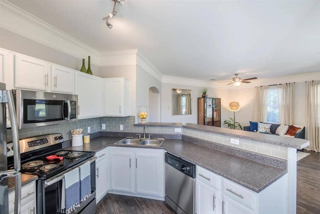 12101 Dessau Road, #2212, Austin, TX 78754 Enjoy up to 6 WEEKS FREE on all Floor plans + WIN RENT FOR ONE YEAR