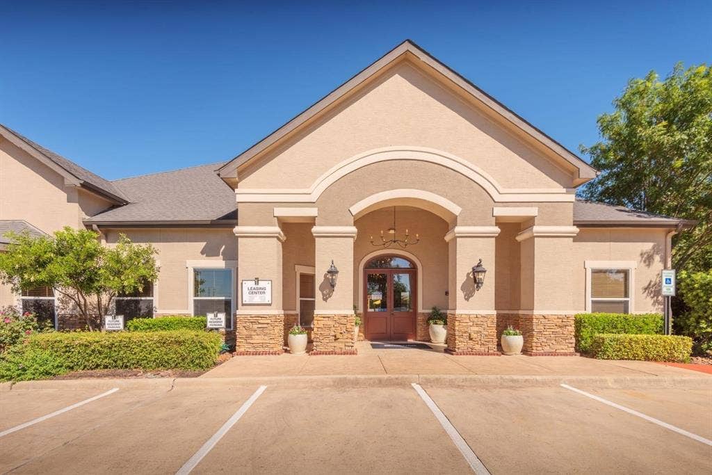 12101 Dessau Road, #2212, Austin, TX 78754 Enjoy up to 6 WEEKS FREE on all Floor plans + WIN RENT FOR ONE YEAR