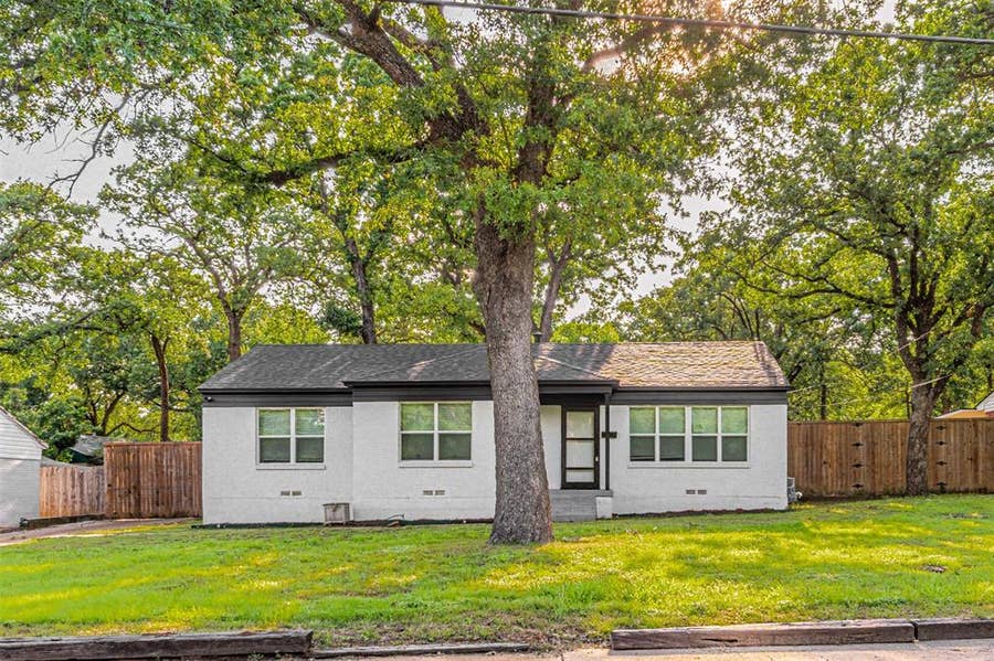 Property photo for 721 Bowman Street, Irving, TX