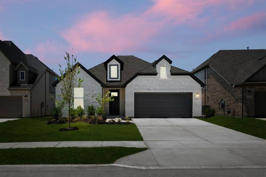 Property photo for 17257 Oxborough Drive, Justin, TX