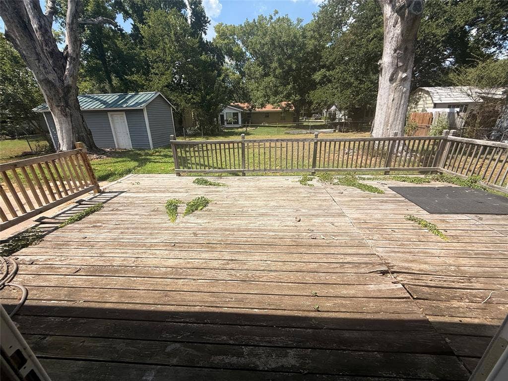 209 Lone Star Road, Trinidad, TX 75163 Exterior wood deck with railings