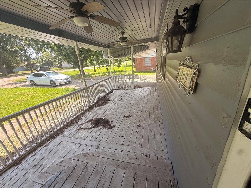 209 Lone Star Road, Trinidad, TX 75163 Deck