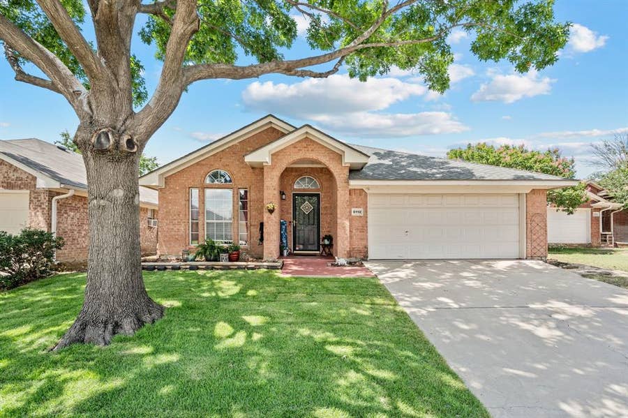 Property photo for 8112 Heritage Place Drive, Fort Worth, TX