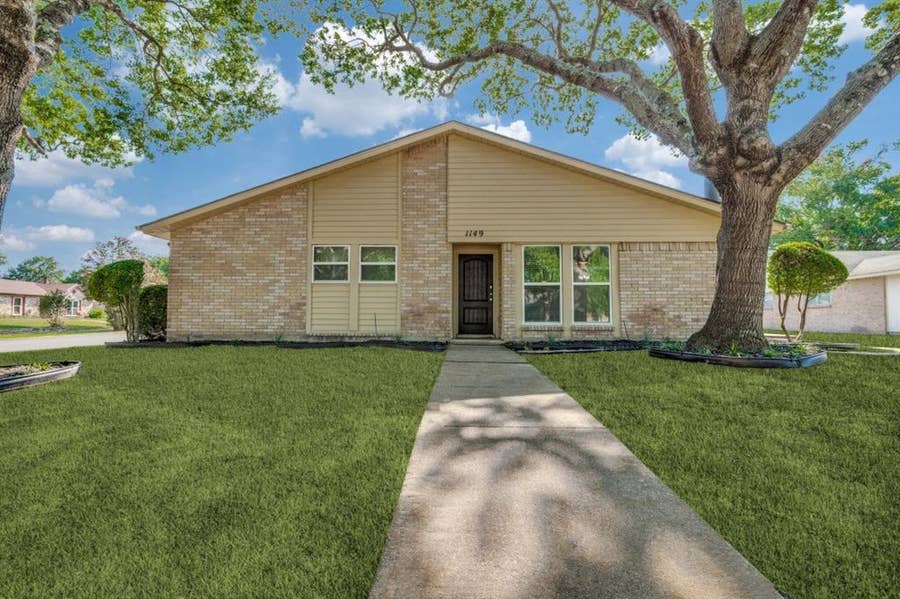 Property photo for 1149 Meadow Creek Court, Lancaster, TX