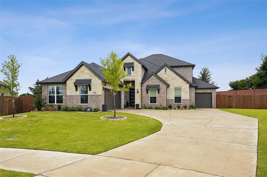 Property photo for 826 Townsman Court, Midlothian, TX