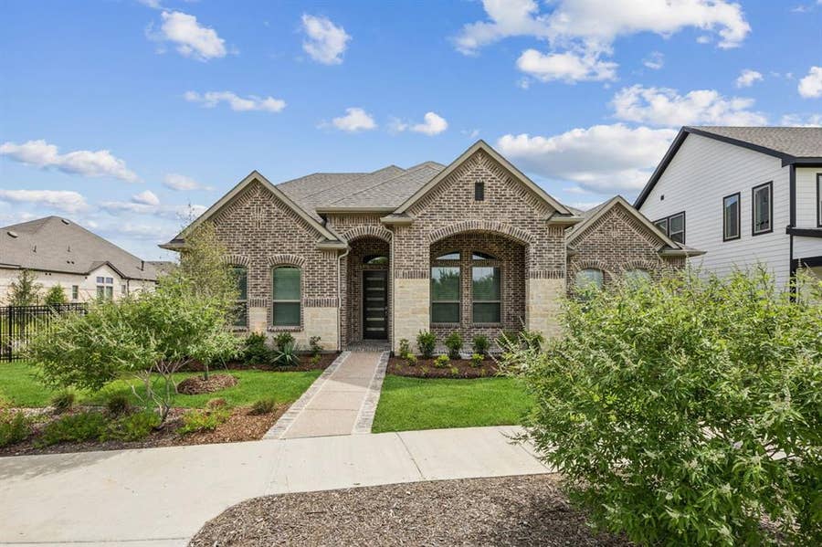 Property photo for 1004 Pearl Crescent Place, Crowley, TX