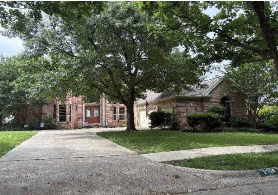 Property photo for 2104 Mossy Oak Drive, Irving, TX