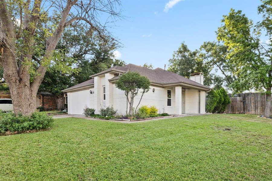Property photo for 2403 Beverly Hills Lane, Mesquite, TX
