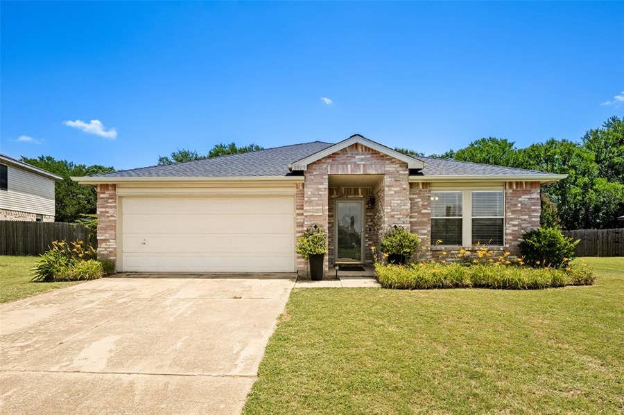 Property photo for 8909 Glen Falls Lane, Denton, TX