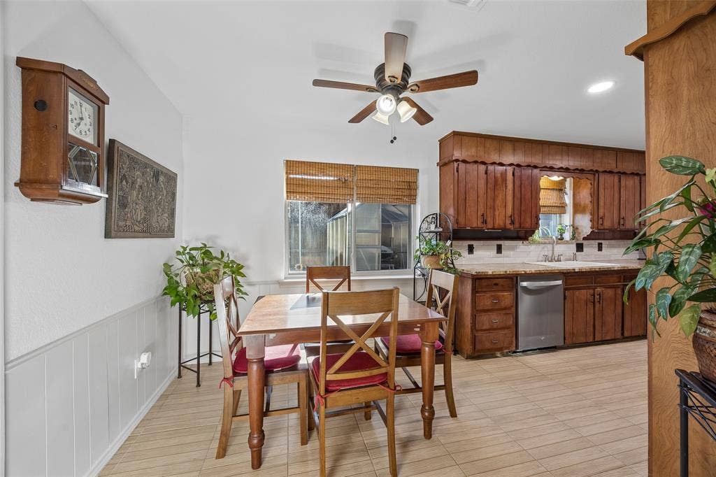 2104 Westlake Drive, Plano, TX 75075 Breakfast area off the kitchen