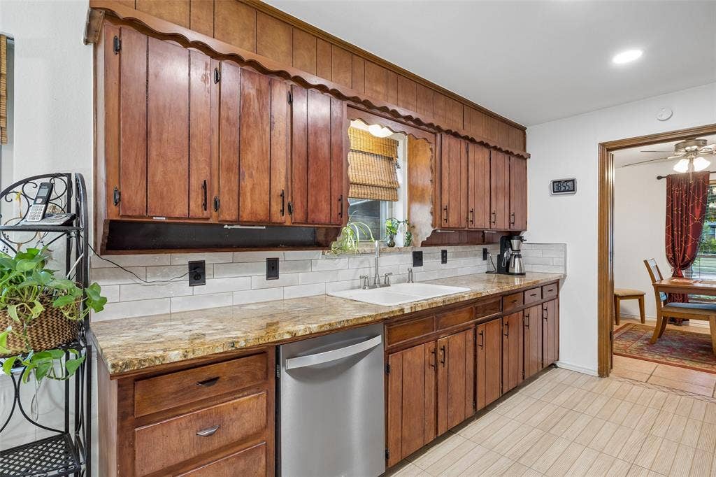 2104 Westlake Drive, Plano, TX 75075 2104 Westlake Drive, Plano, TX 75075