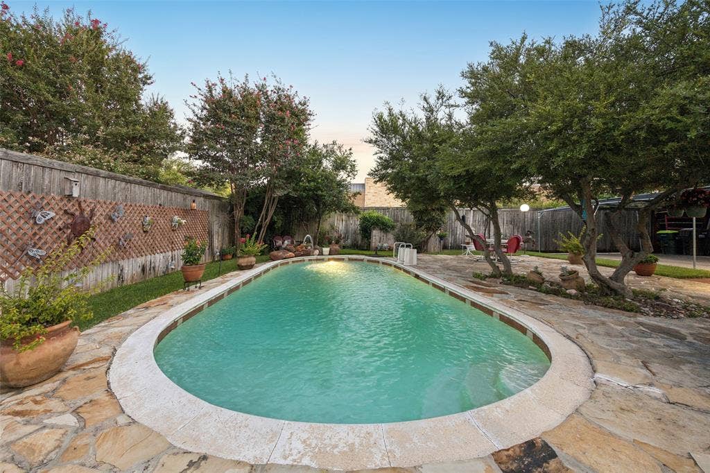 2104 Westlake Drive, Plano, TX 75075 2104 Westlake Drive, Plano, TX 75075
