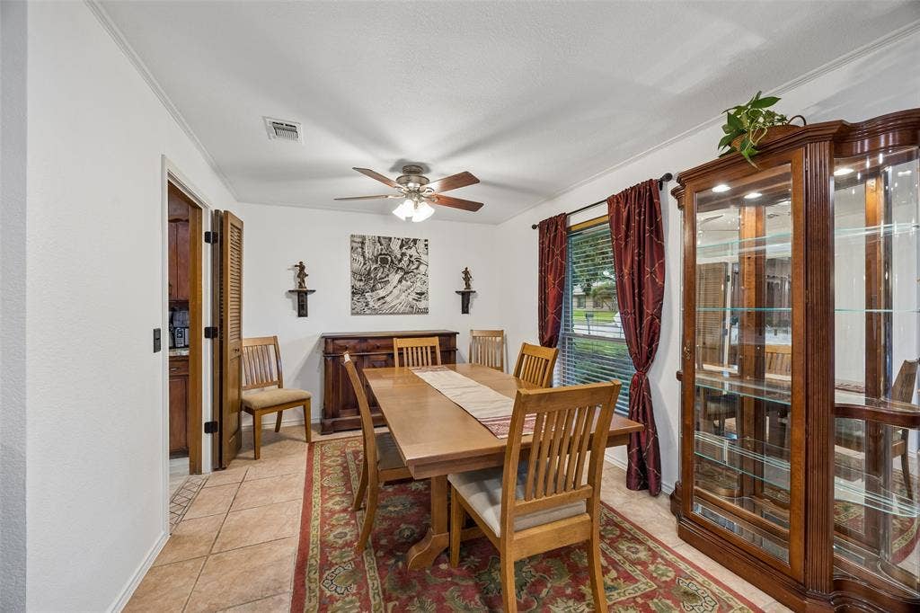 2104 Westlake Drive, Plano, TX 75075 Large dining area