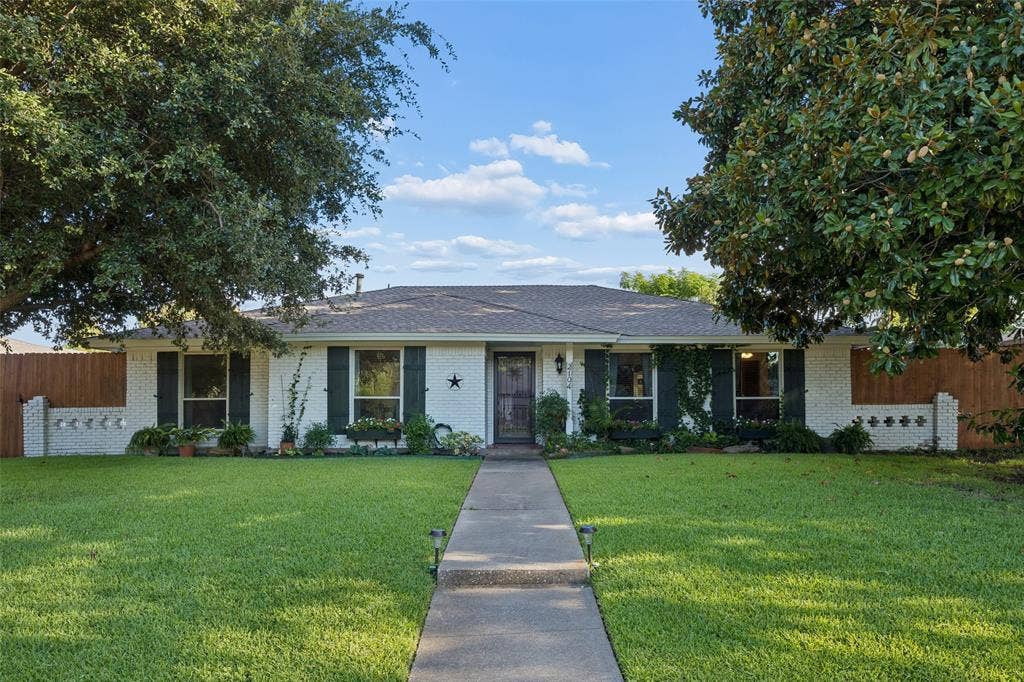 2104 Westlake Drive, Plano, TX 75075 2104 Westlake Drive, Plano, TX 75075