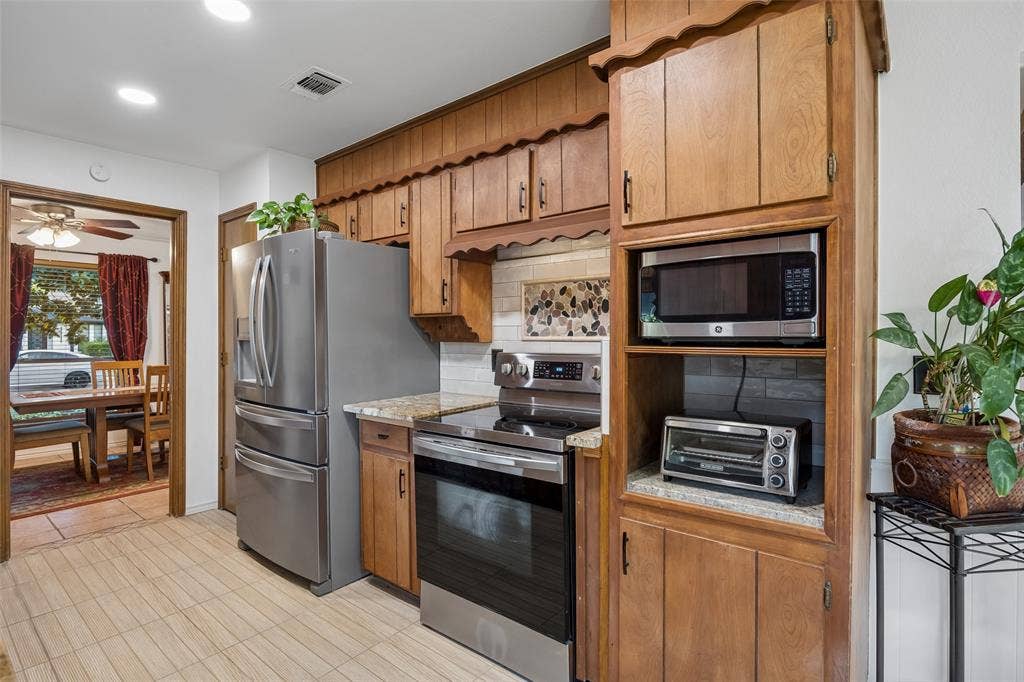 2104 Westlake Drive, Plano, TX 75075 2104 Westlake Drive, Plano, TX 75075