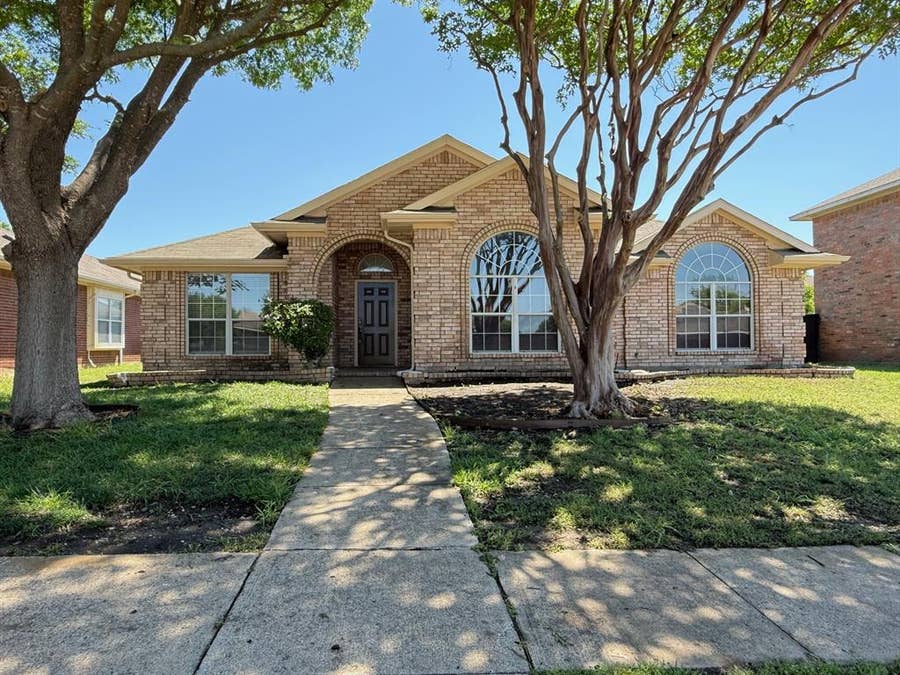Property photo for 621 Oak Forest Lane, Allen, TX