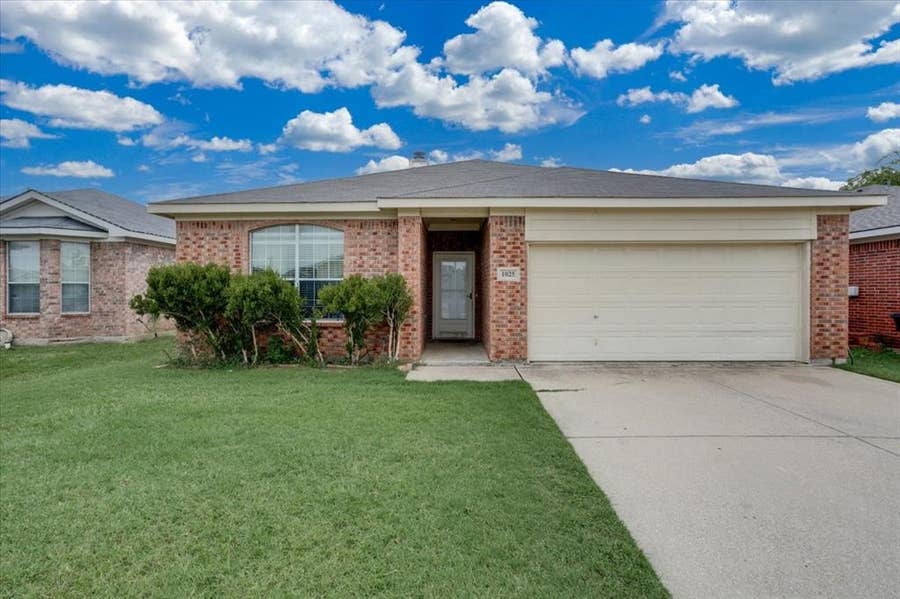 Property photo for 1025 McKavett Drive, Fort Worth, TX