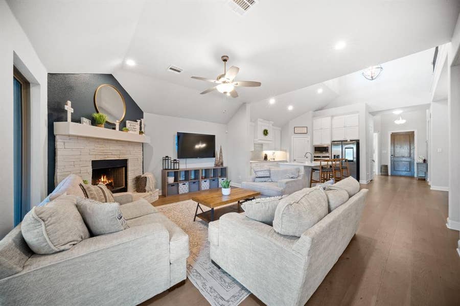 Property photo for 225 Lariat Trail, Waxahachie, TX