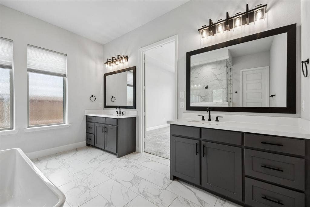 2609 Sibley Drive, Midlothian, TX 76065 Primary Ensuite Bath