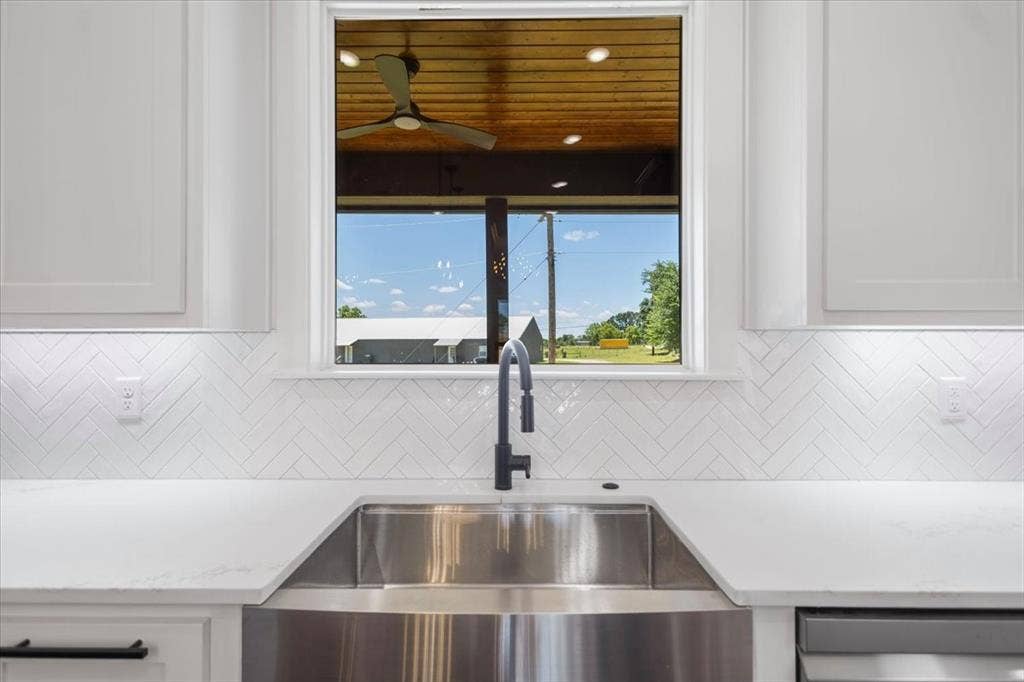 17402 Woodcrest Circle, Lindale, TX 75771 17402 Woodcrest Circle, Lindale, TX 75771